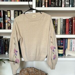 Women’s small Harper cropped sweater with floral embroidery Excellent condition
